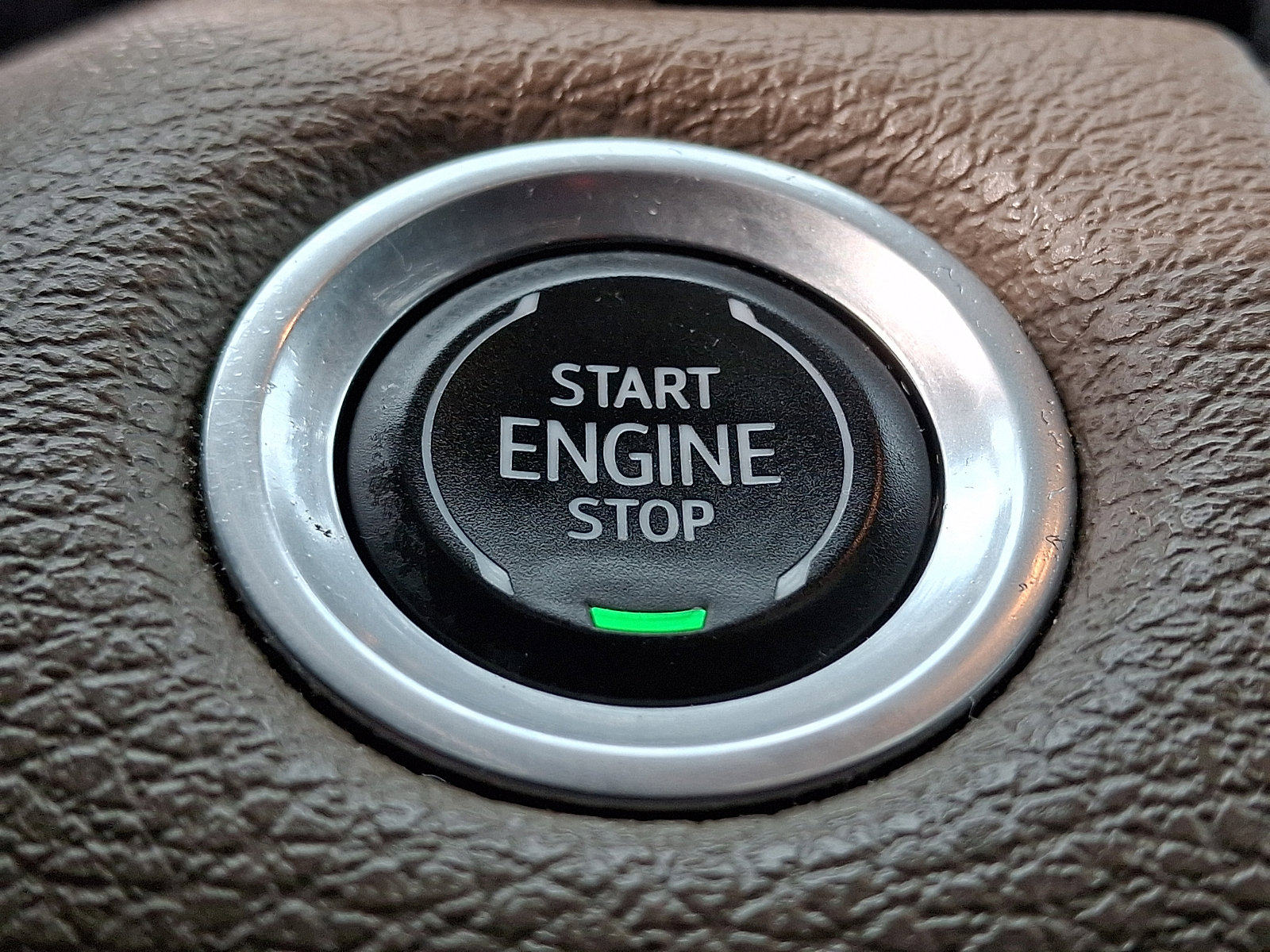 Used 2023 GMC Canyon Denali w/ Denali Black Edition image 25