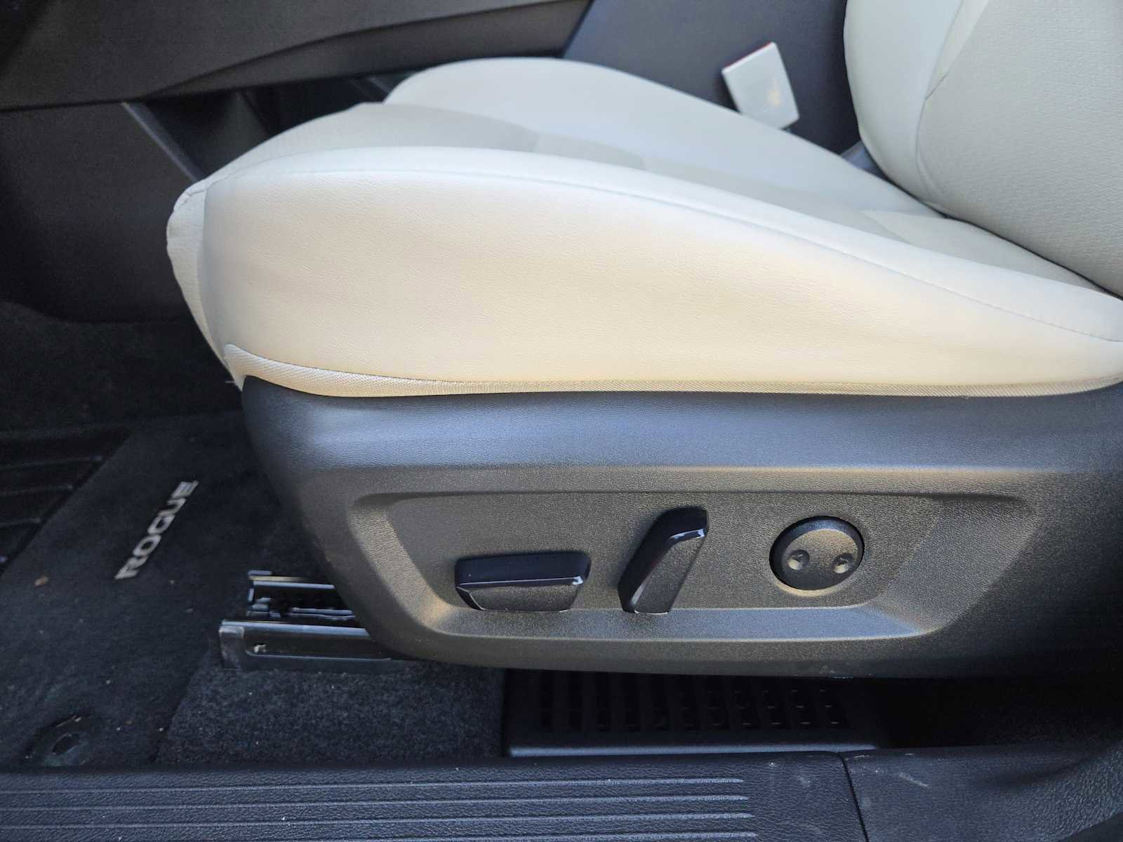 Used 2023 Nissan Rogue SV w/ SV Premium B Package FWD image 23