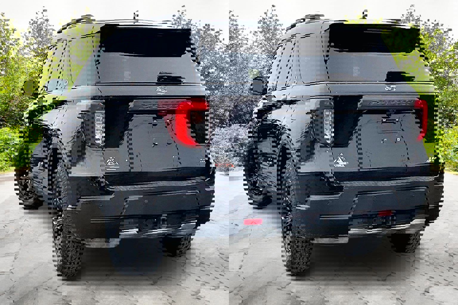 Used 2023 Ford Explorer Timberline image 2