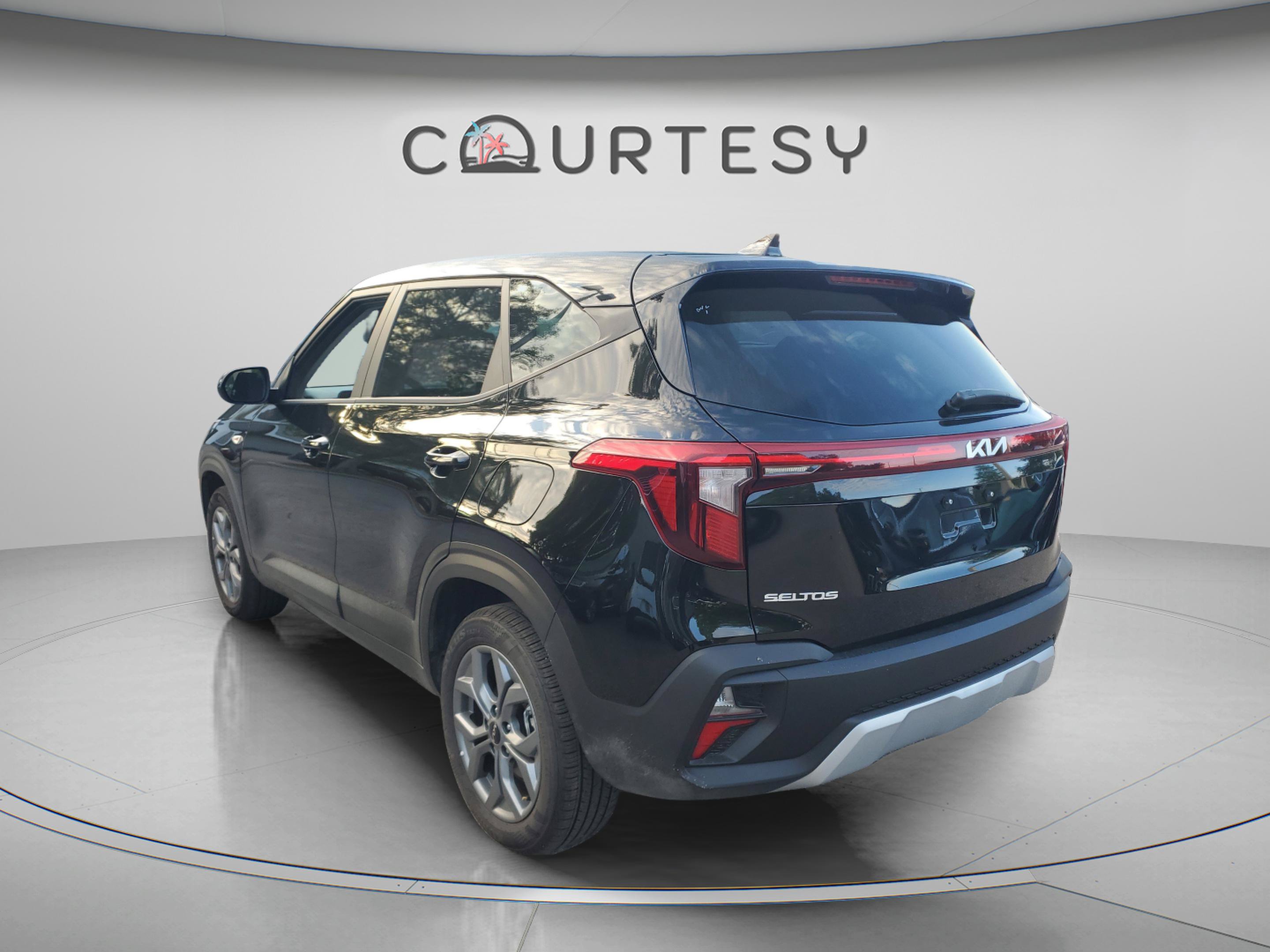 Certified 2026 Kia Seltos LX AWD/4WD image 2
