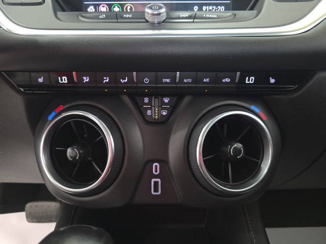 Used 2020 Chevrolet Blazer LT FWD image 19