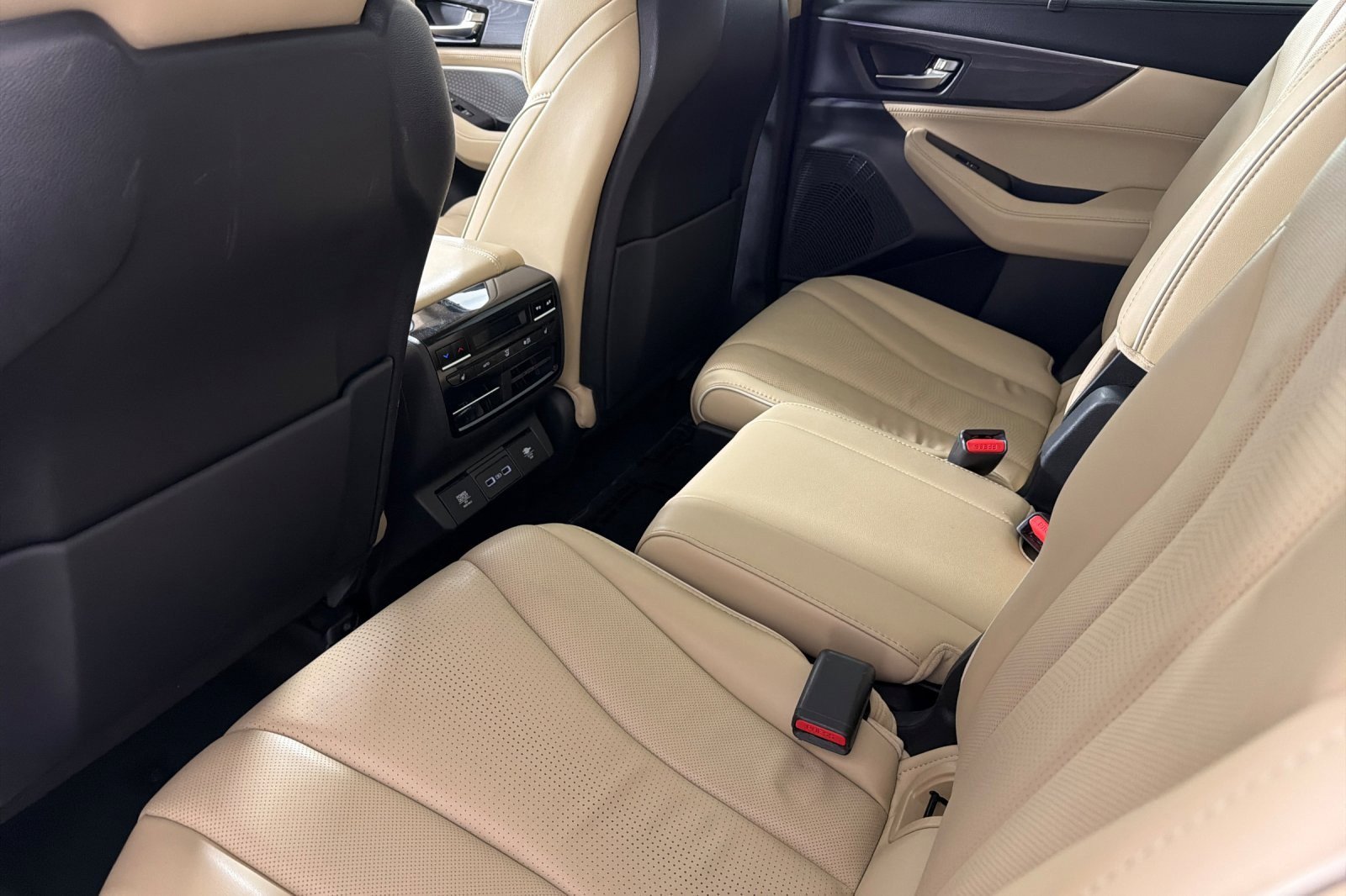 Used 2022 Acura MDX SH-AWD w/ Advance Package image 11