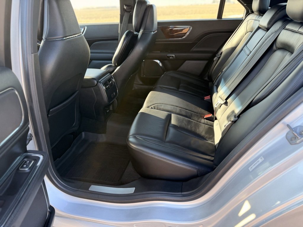 Used 2019 Lincoln Continental Select w/ Continental Climate Package image 11