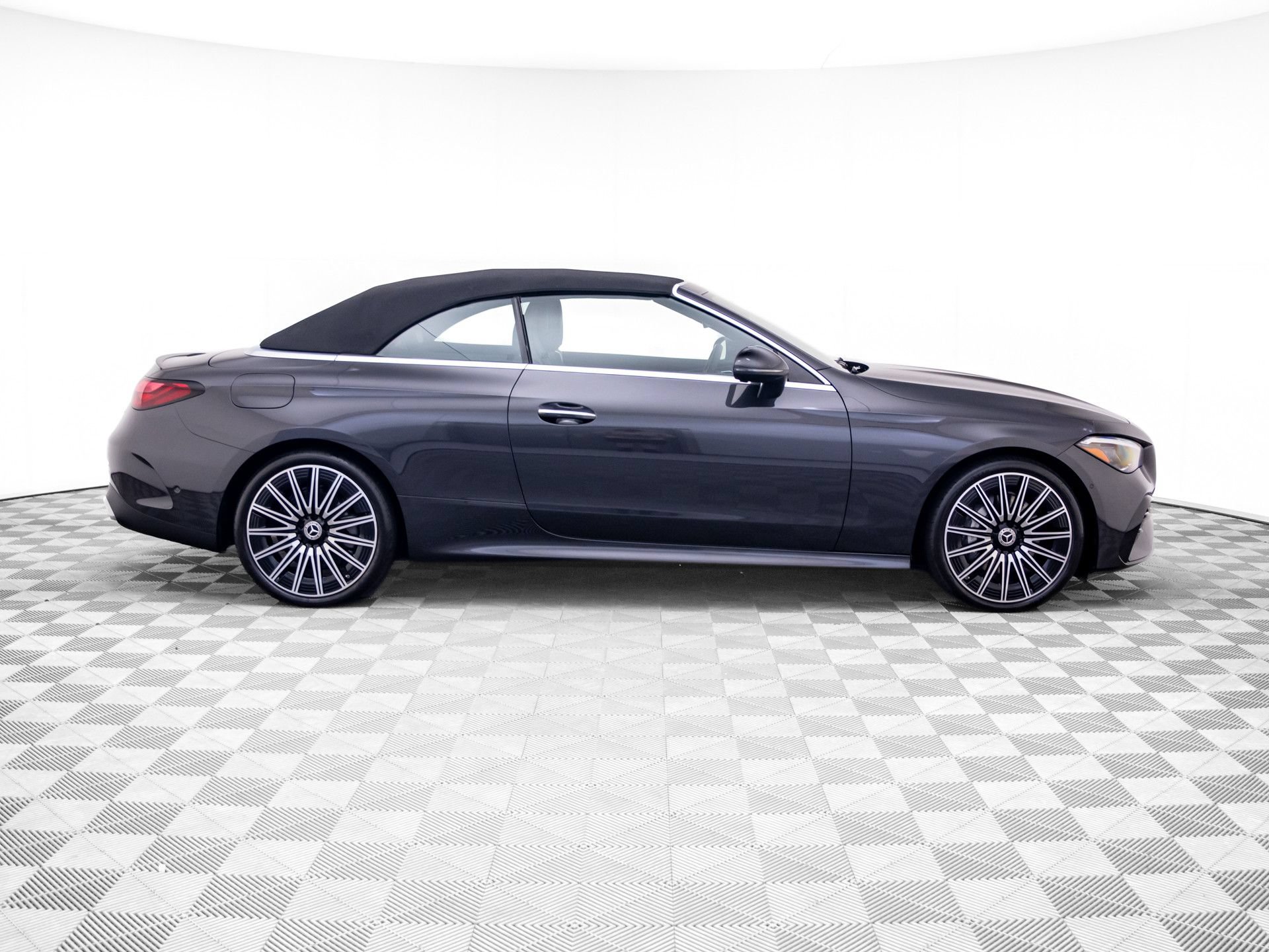 Used 2025 Mercedes-Benz CLE 300 4MATIC Cabriolet w/ Night Package image 6