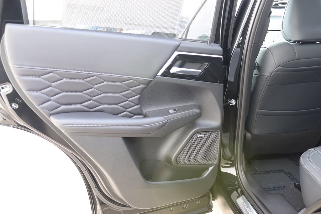 New 2026 Mitsubishi Outlander SEL image 23