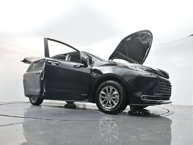 Used 2021 Toyota Sienna XLE FWD image 51