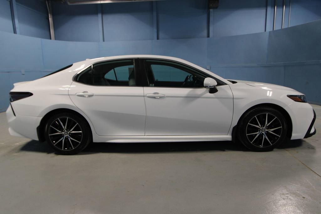 Used 2024 Toyota Camry SE FWD image 30