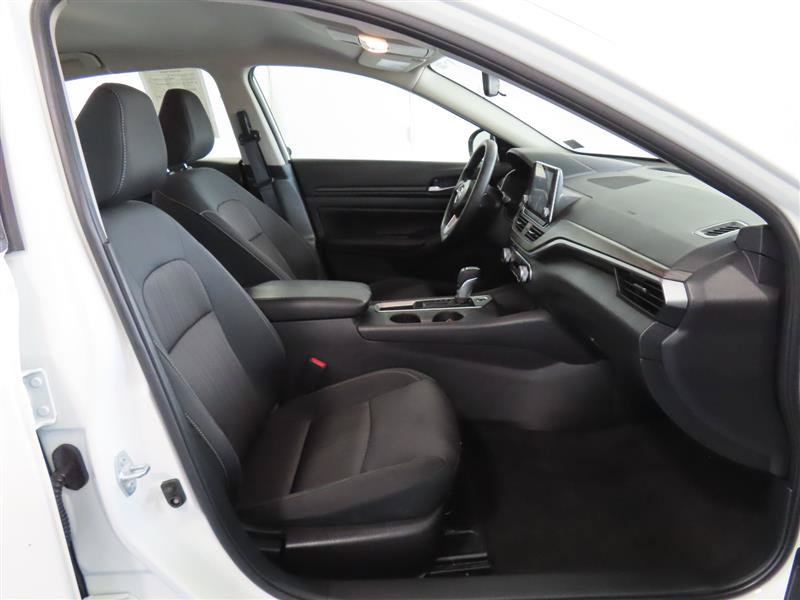 Used 2025 Nissan Altima 2.5 SV FWD image 34