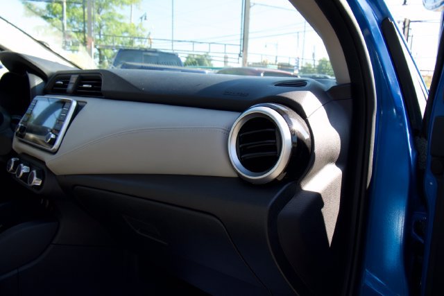 Used 2020 Nissan Versa SV FWD image 27