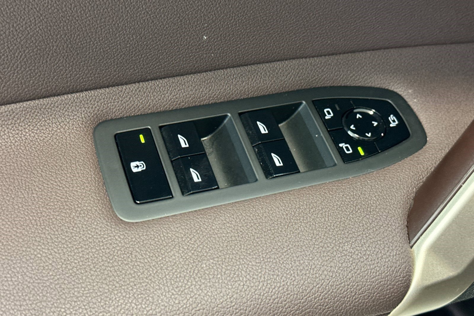 Used 2023 BMW iX xDrive50 w/ Premium Package image 13