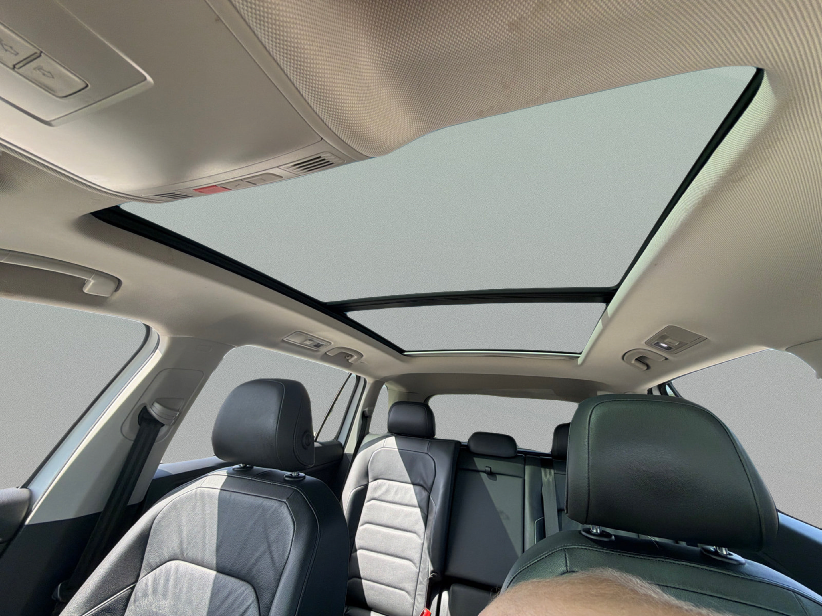 Used 2019 Volkswagen Tiguan SEL Premium AWD/4WD image 32