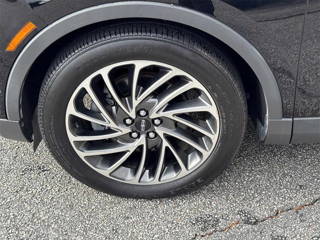 Used 2019 Lincoln Nautilus Reserve image 11