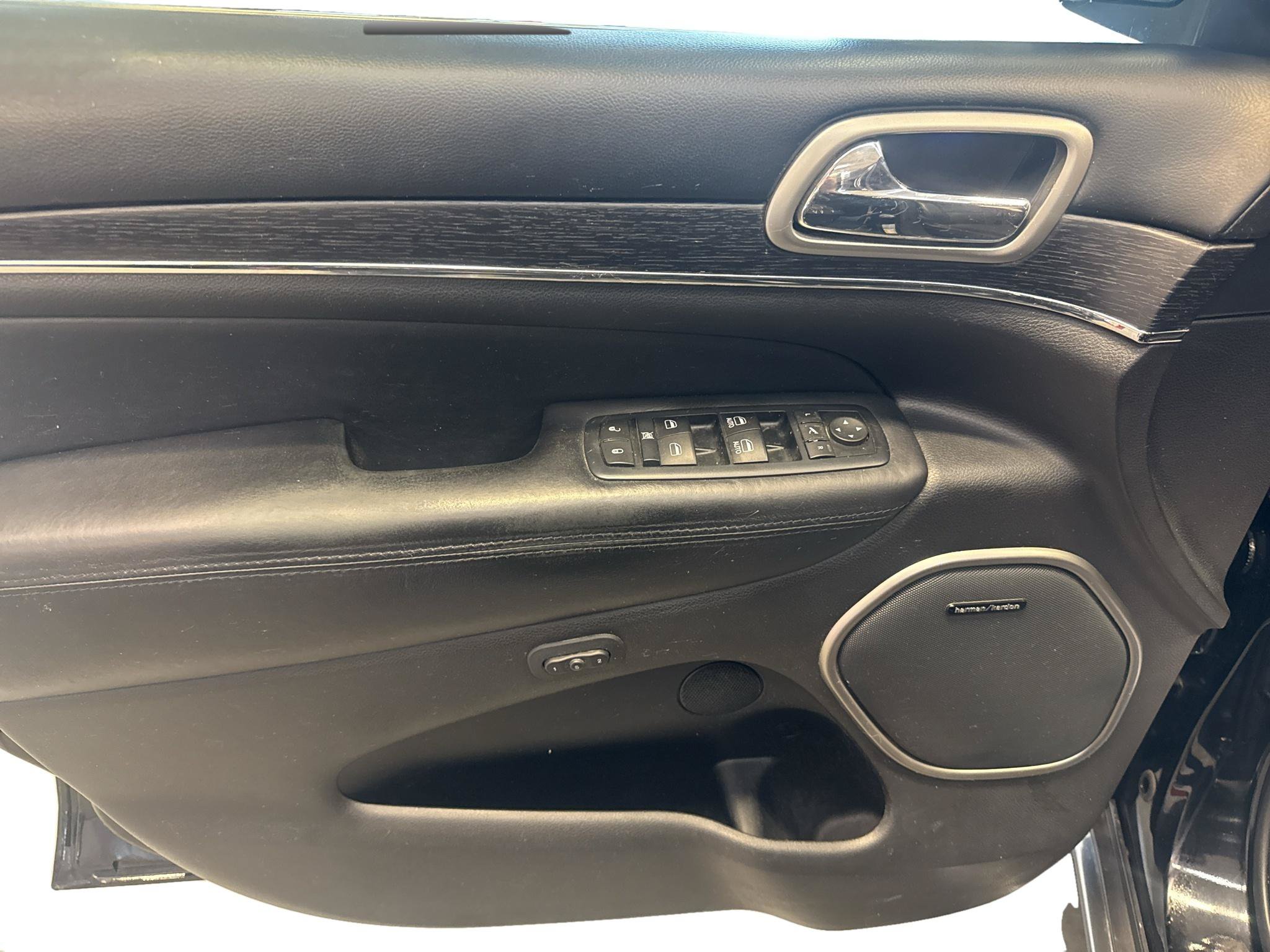 Used 2017 Jeep Grand Cherokee Summit AWD/4WD image 15