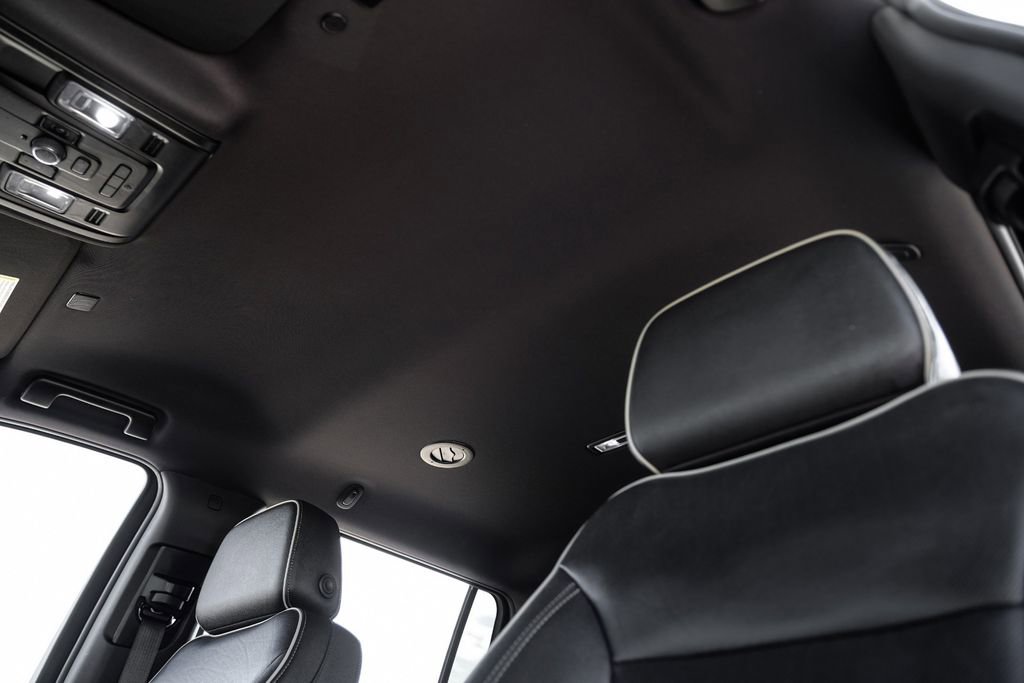 Used 2024 Chevrolet Suburban Premier image 32