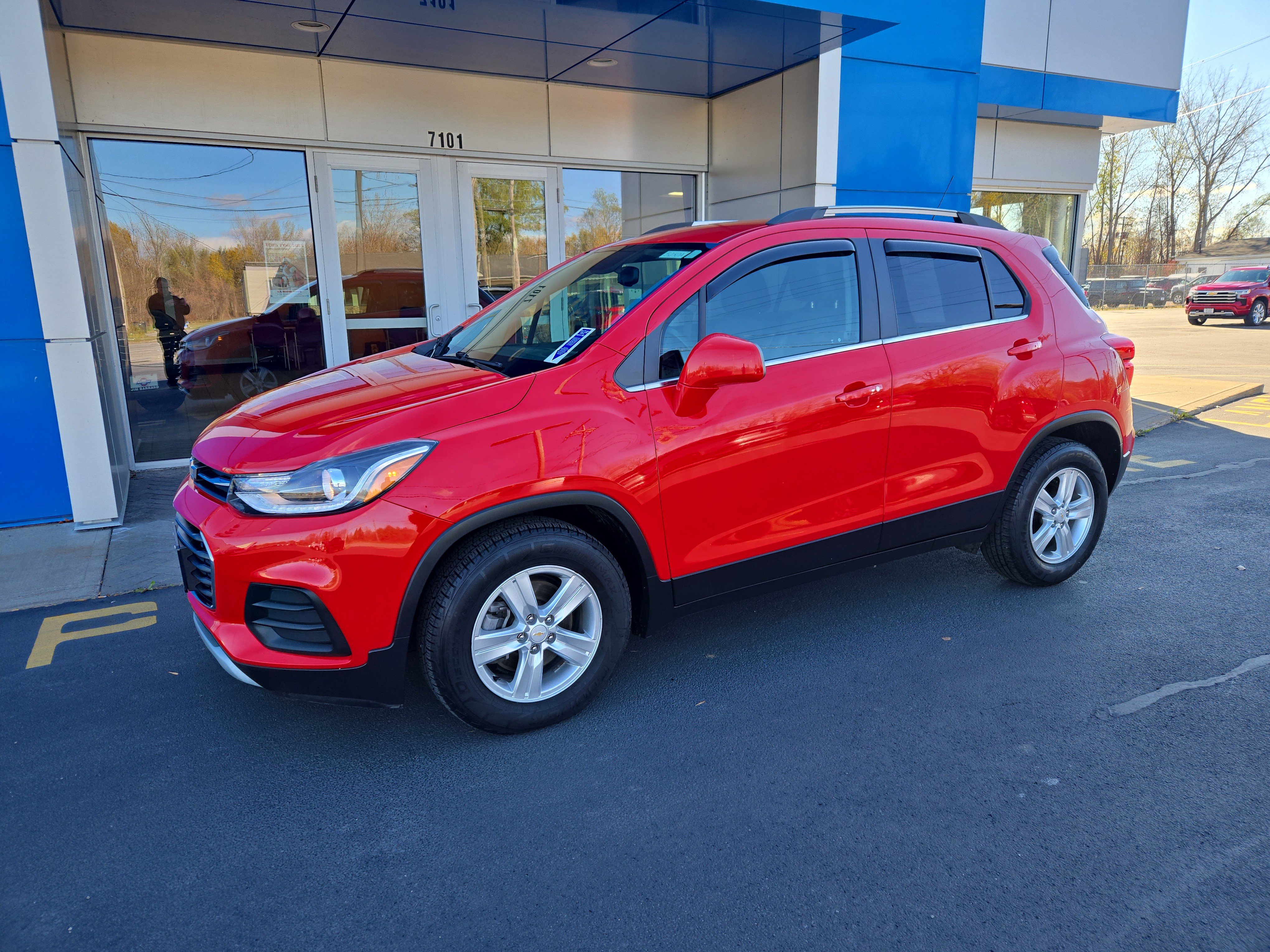 Used 2020 Chevrolet Trax LT w/ LT Convenience Package image 2