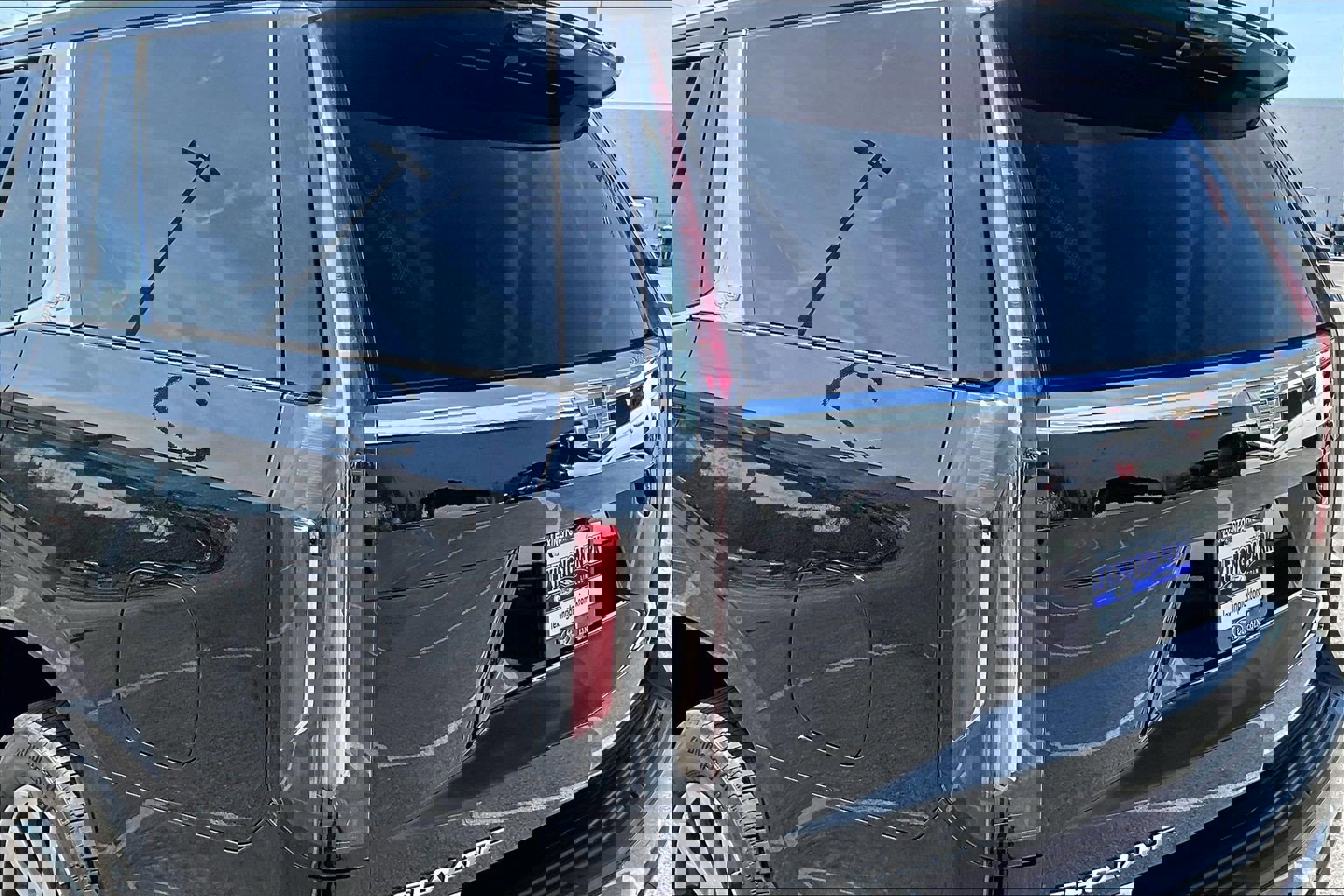 Used 2023 Cadillac Escalade Premium Luxury Platinum image 24