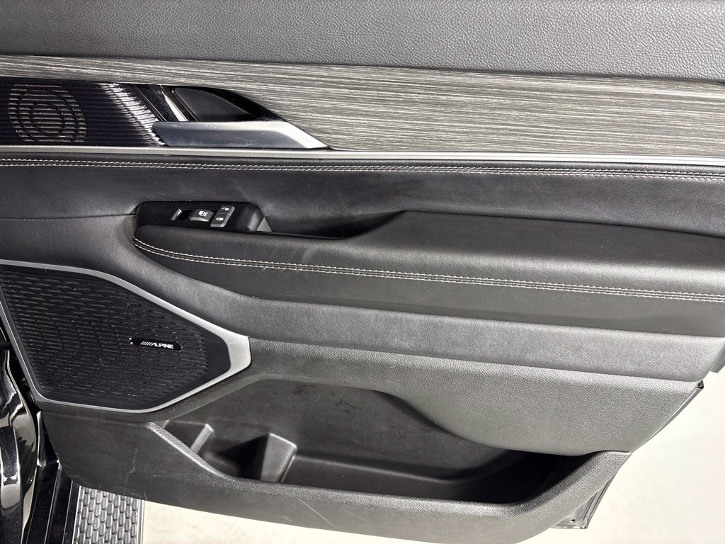 Used 2024 Jeep Wagoneer L Series II RWD image 19