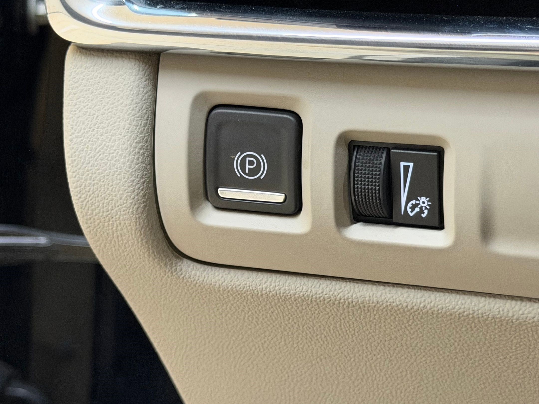 Used 2023 Cadillac XT4 Luxury FWD image 27
