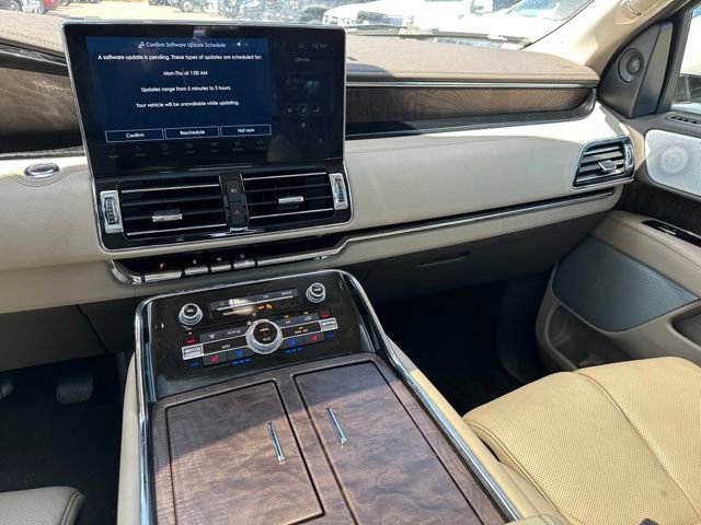 Used 2022 Lincoln Navigator Reserve image 25