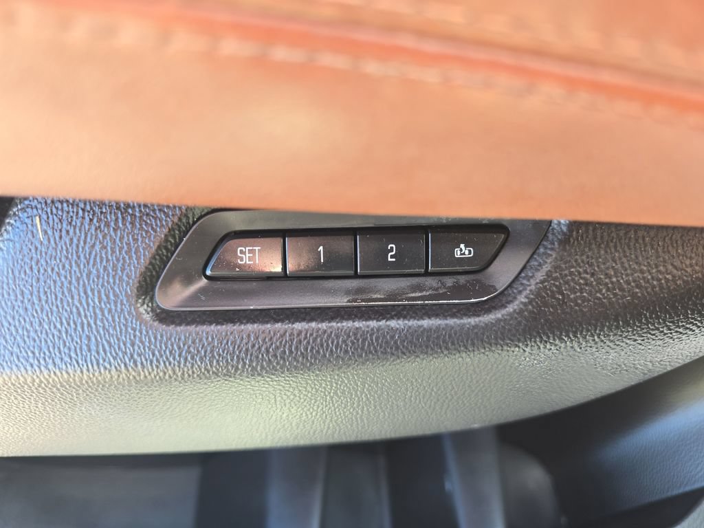 Used 2016 Cadillac Escalade Luxury AWD/4WD image 24