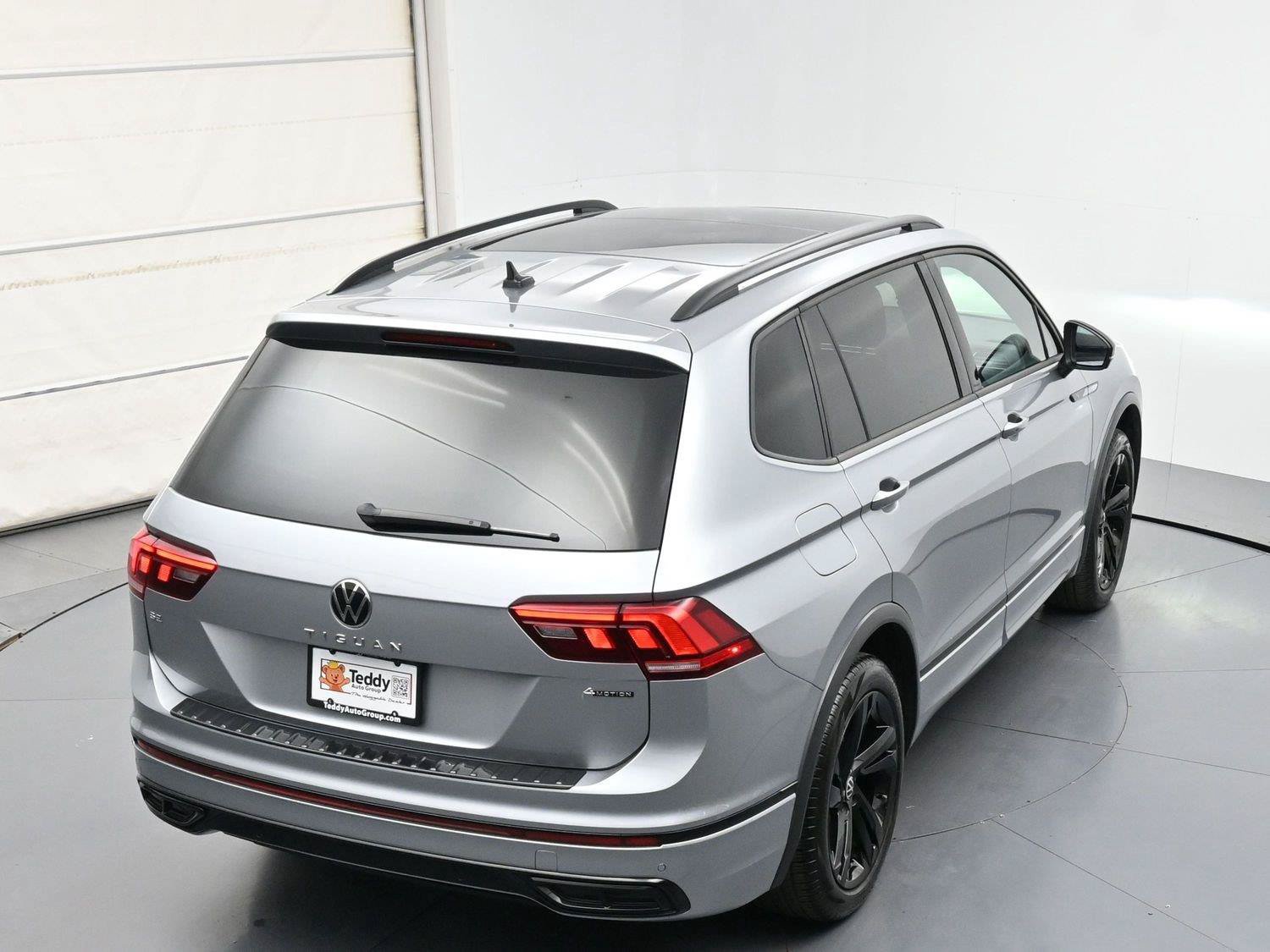 Used 2024 Volkswagen Tiguan SE R-Line AWD/4WD image 33