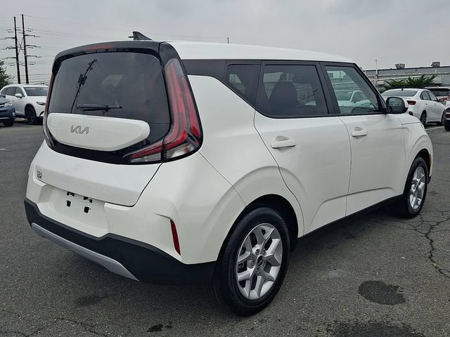 Used 2025 Kia Soul LX w/ LX Technology Package FWD image 4