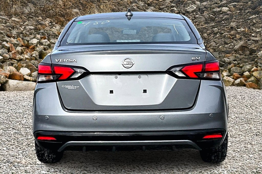 Used 2021 Nissan Versa SV image 4