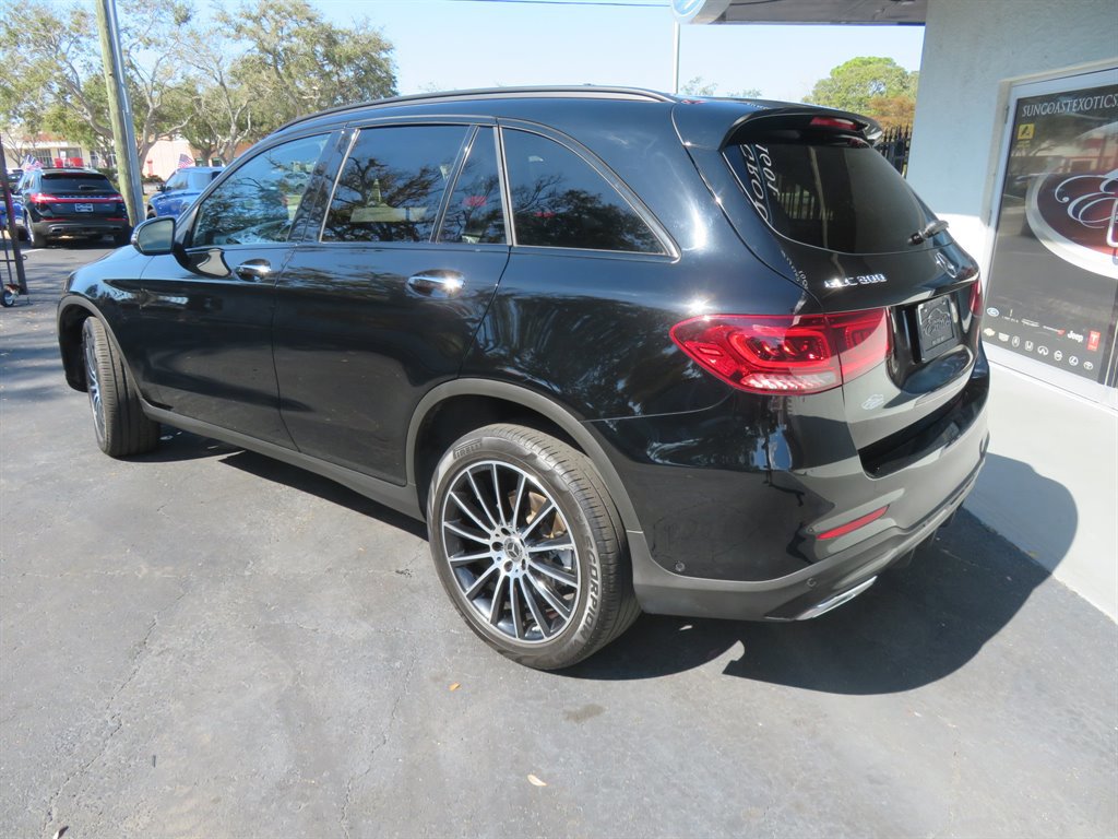 Used 2021 Mercedes-Benz GLC 300 image 3