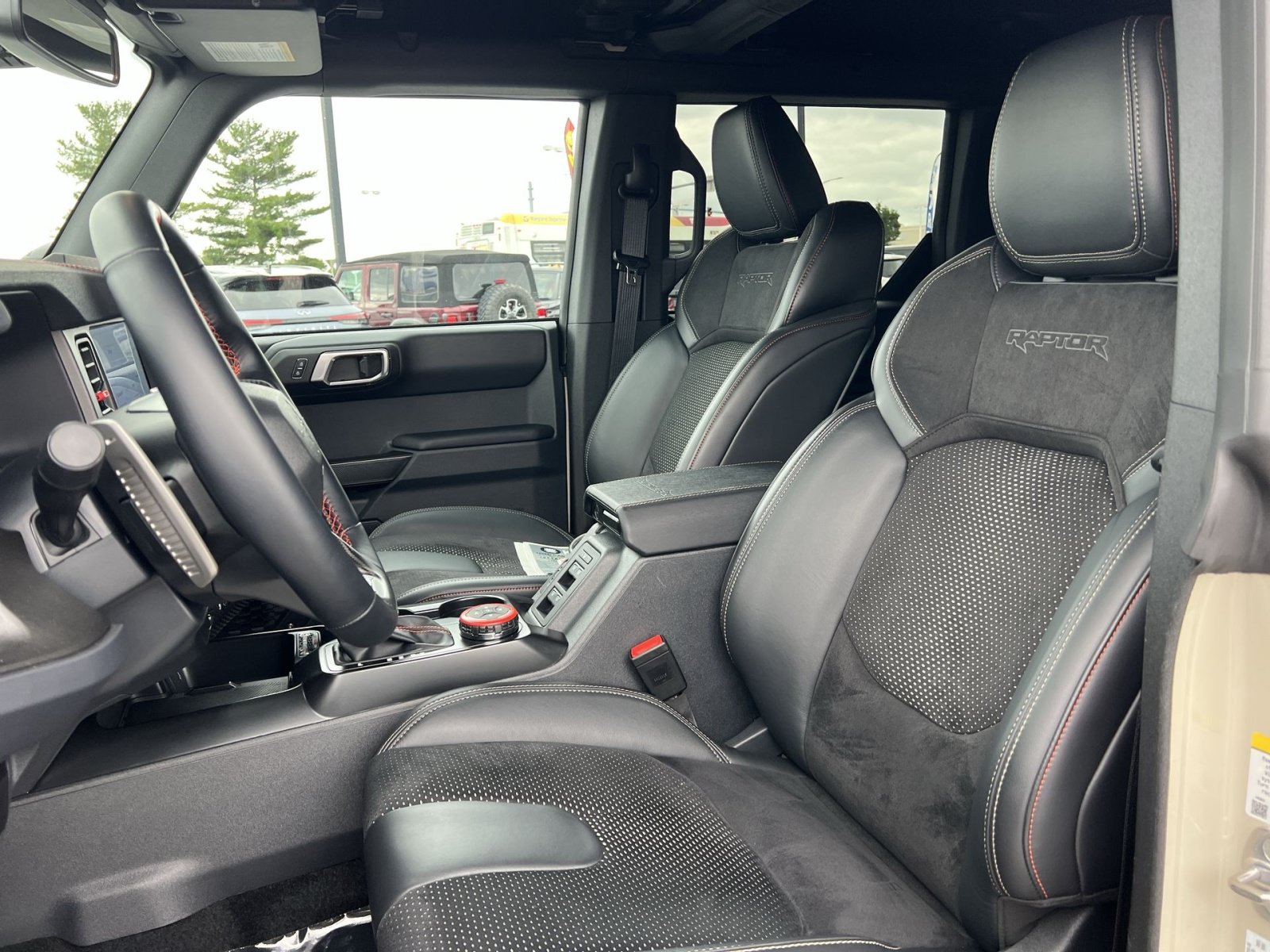 Certified 2025 Ford Bronco Raptor w/ Interior Carbon Fiber Pack AWD/4WD image 13