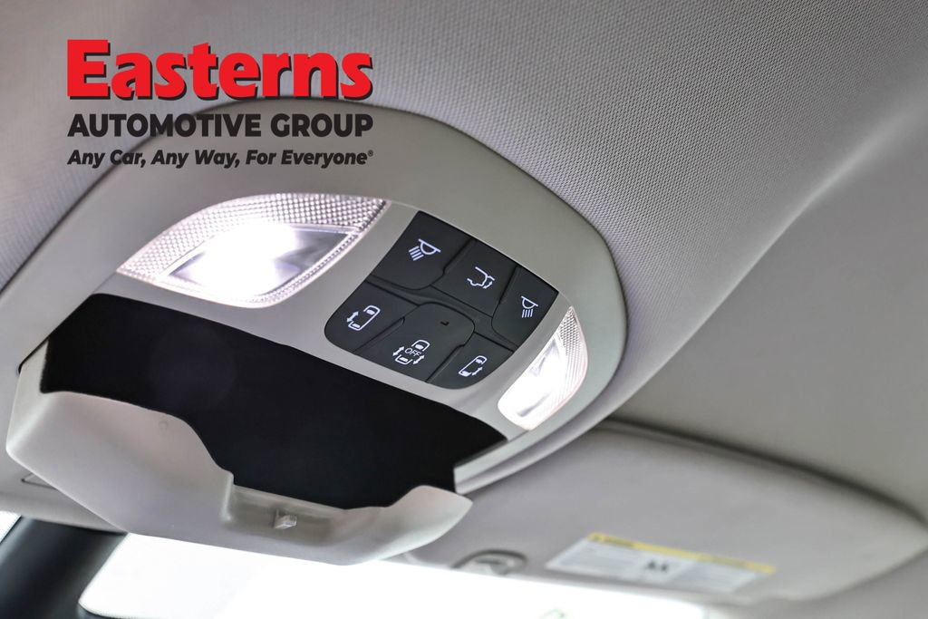 Used 2017 Chrysler Pacifica Touring-L Plus w/ Advanced Safetytec Group FWD image 21