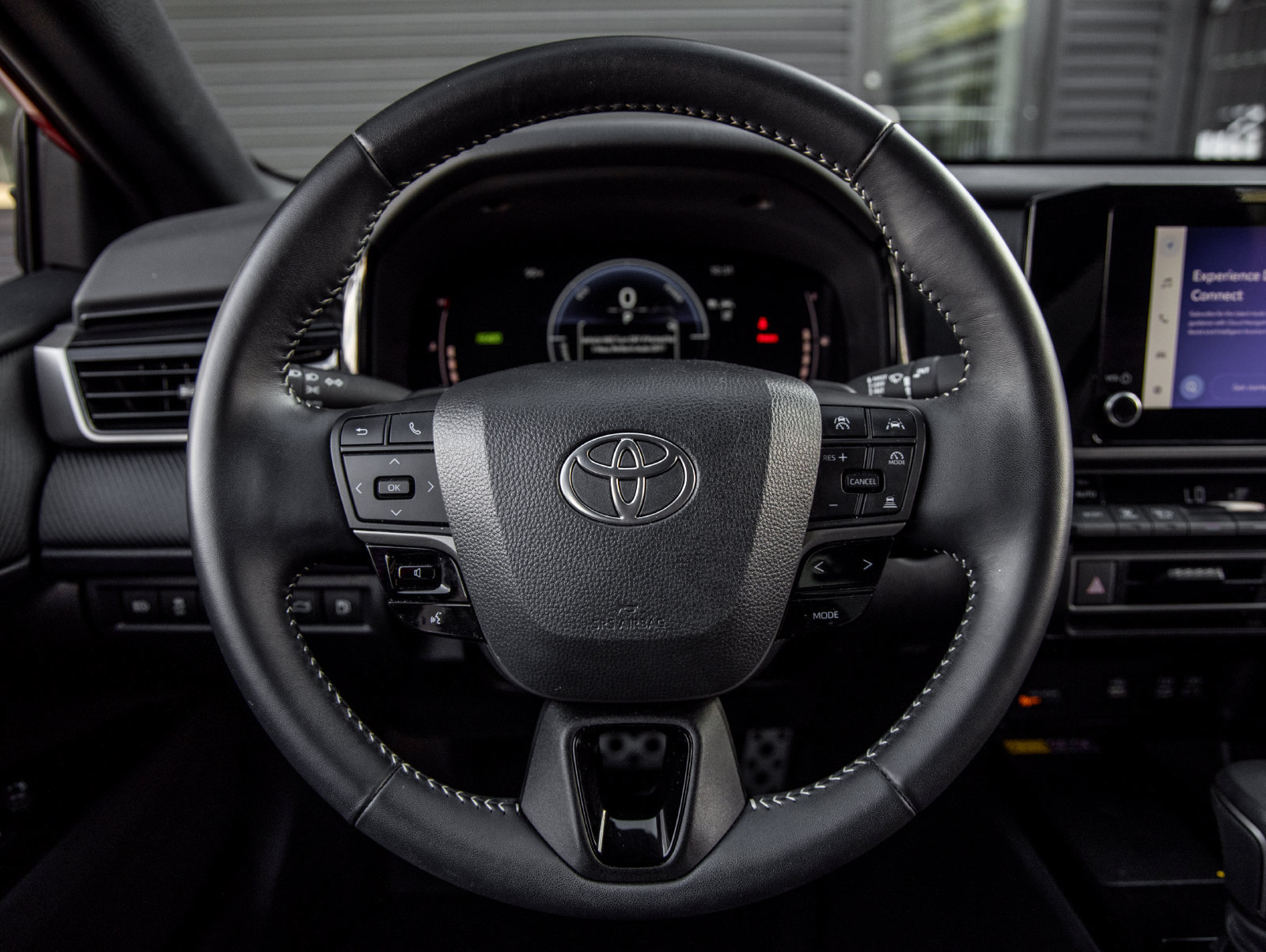 Used 2025 Toyota Camry SE w/ Convenience Package FWD image 22