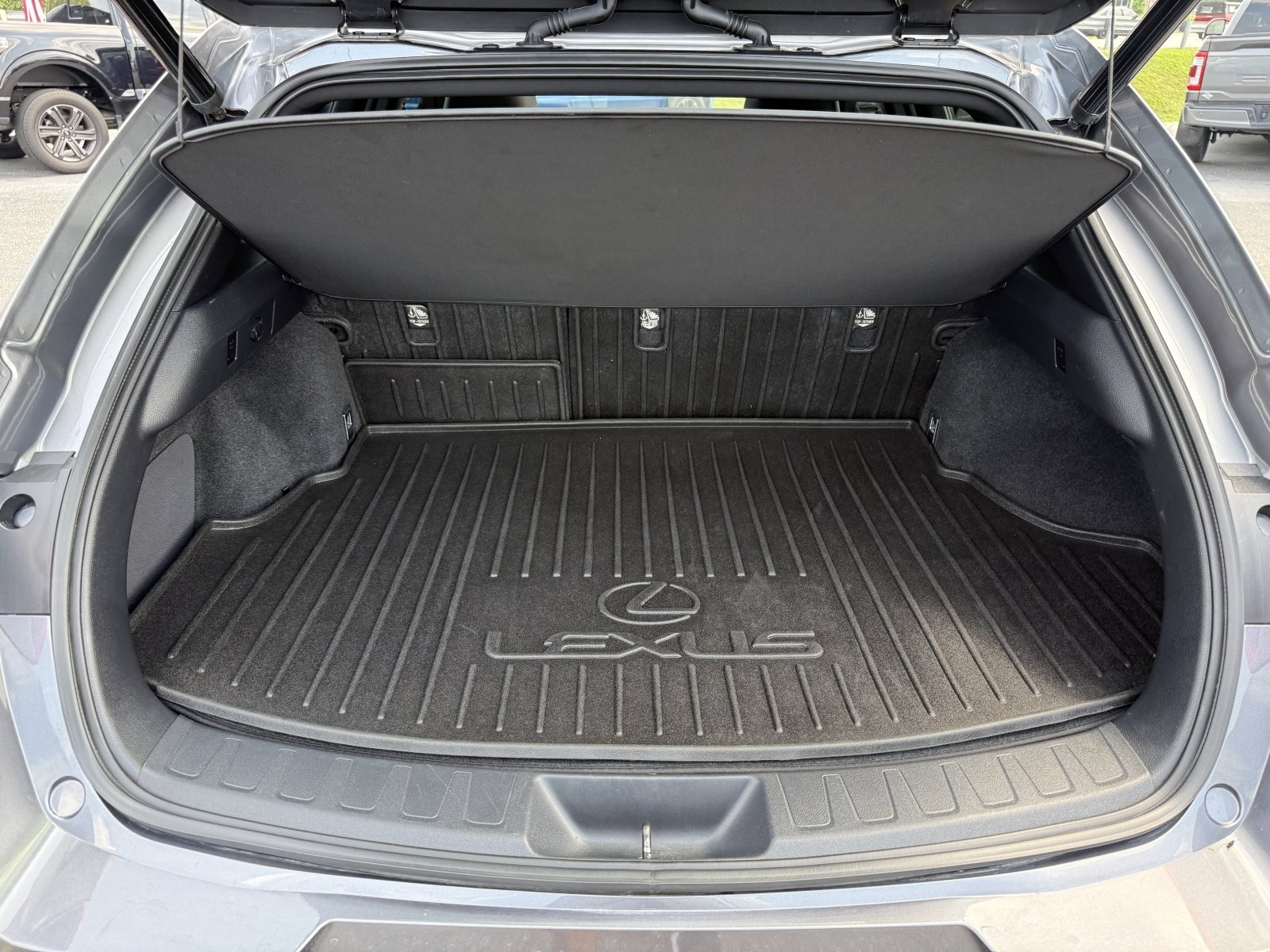 Used 2020 Lexus UX 250h w/ Luxury Package image 19