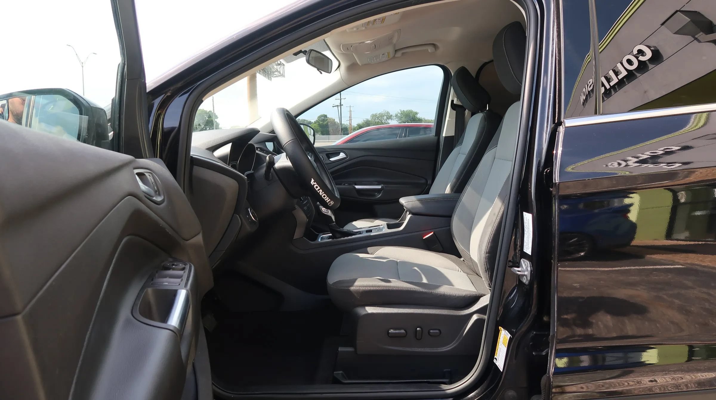 Used 2019 Ford Escape SE FWD image 16