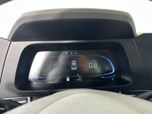 Certified 2025 Hyundai Elantra SE image 16