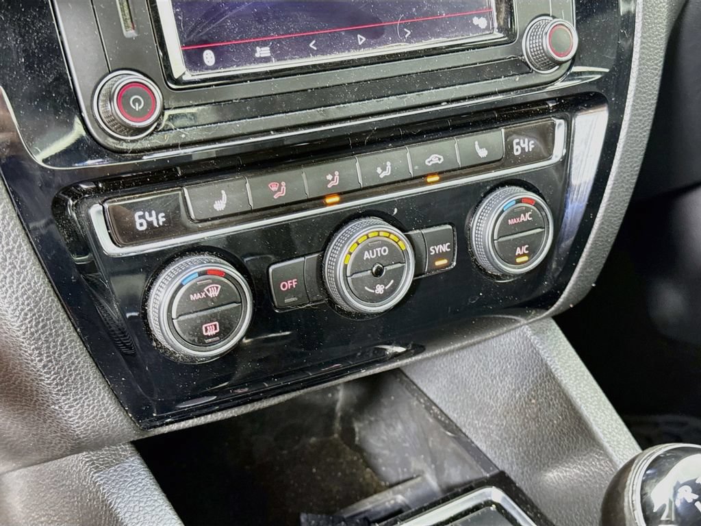 Used 2017 Volkswagen Jetta GLI FWD image 14