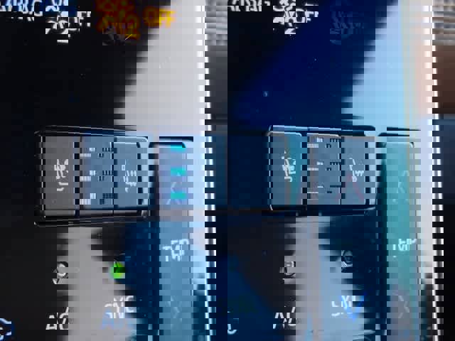 Used 2019 Toyota Avalon Limited image 37