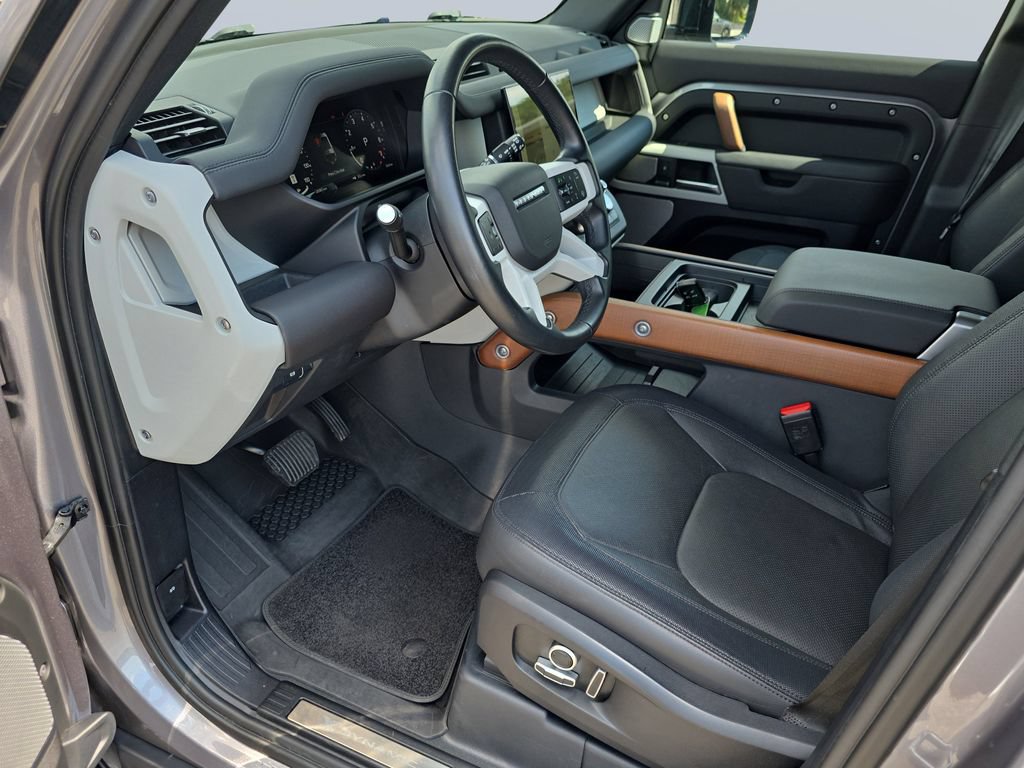 Used 2024 Land Rover Defender 130 X-Dynamic SE AWD/4WD image 10