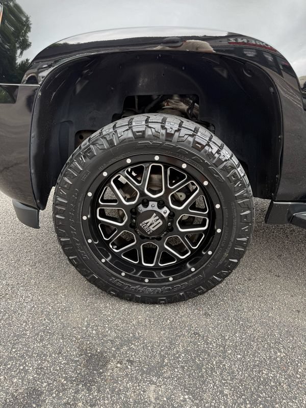 Used 2011 Chevrolet Suburban 2500 LS AWD/4WD image 16