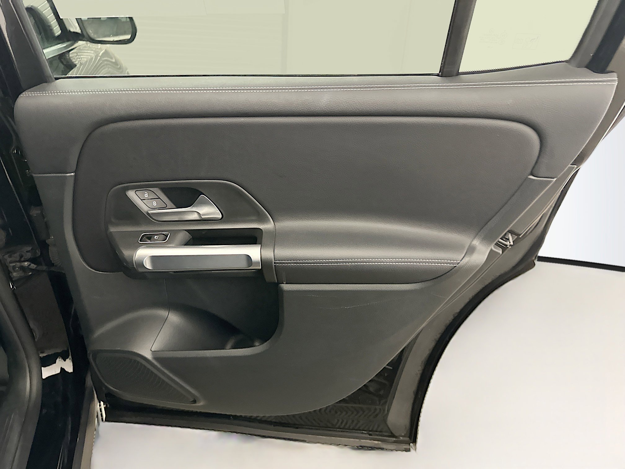 Used 2023 Mercedes-Benz GLB 250 4MATIC image 34