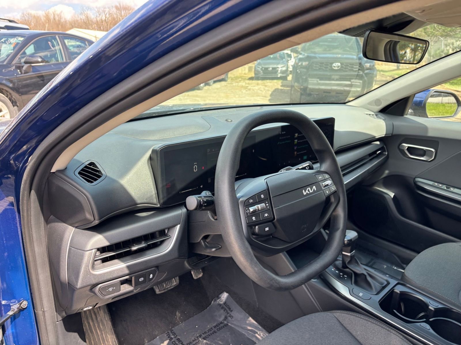 Used 2025 Kia K4 FWD image 34
