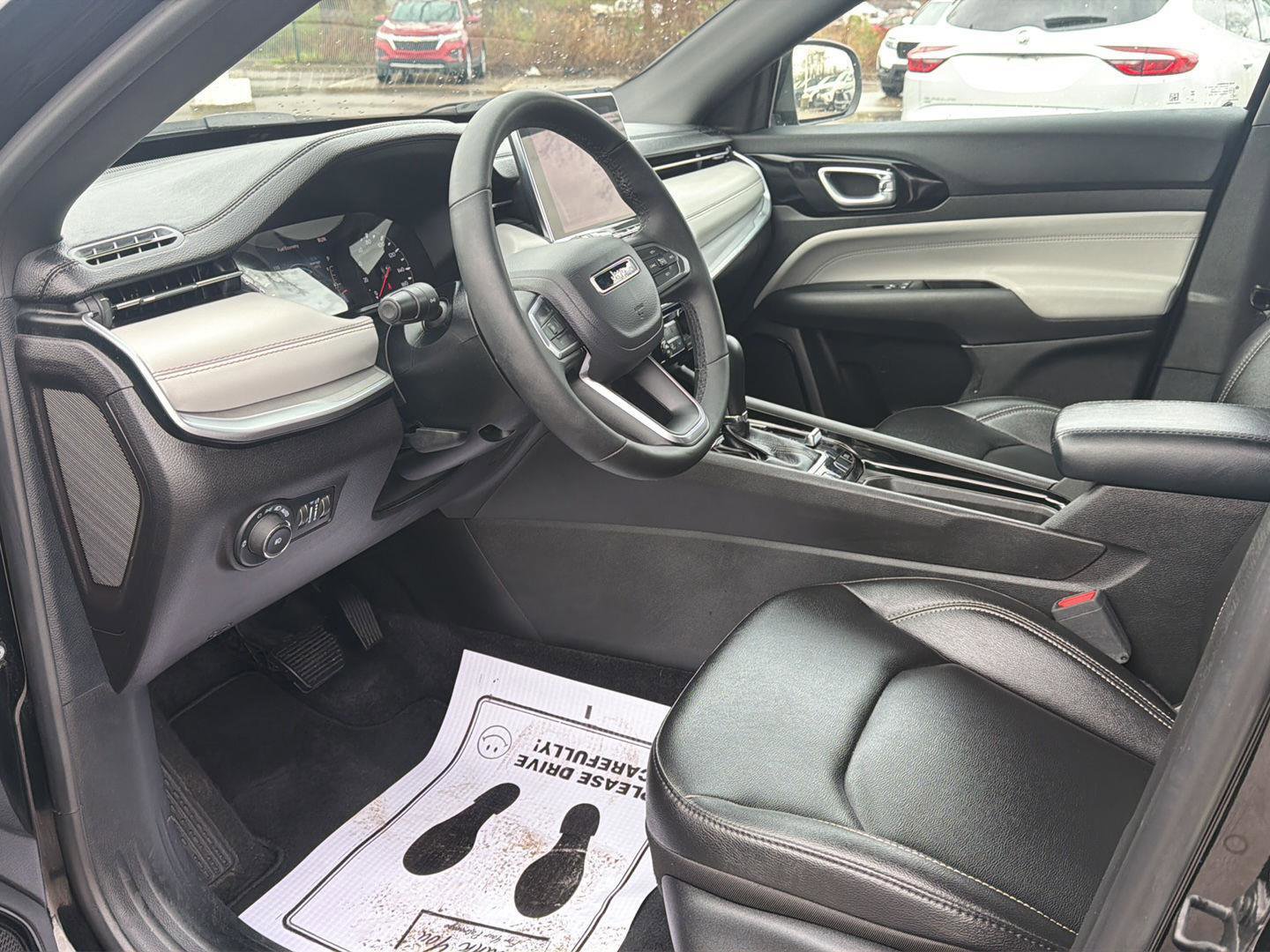 Used 2025 Jeep Compass Limited image 16