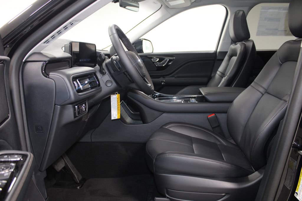 New 2025 Lincoln Aviator 2WD w/ Jet Appearance Package image 17