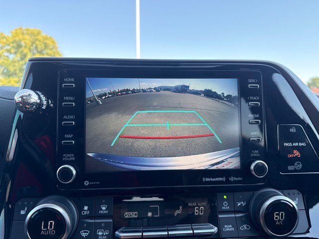 Used 2020 Toyota Highlander XLE AWD/4WD image 35
