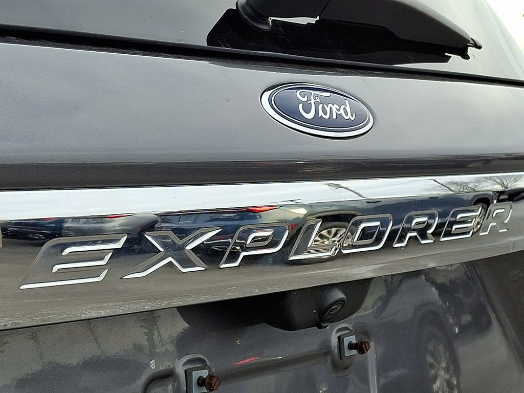 Used 2022 Ford Explorer XLT w/ Equipment Group 202A image 32