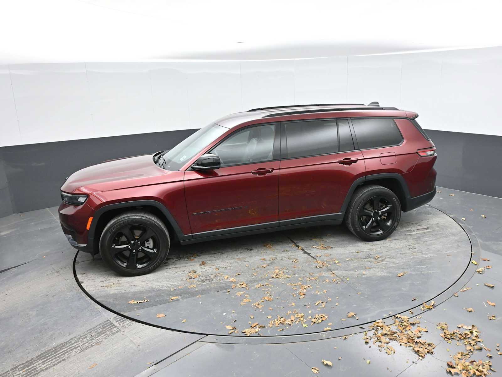 Used 2021 Jeep Grand Cherokee L Laredo image 27