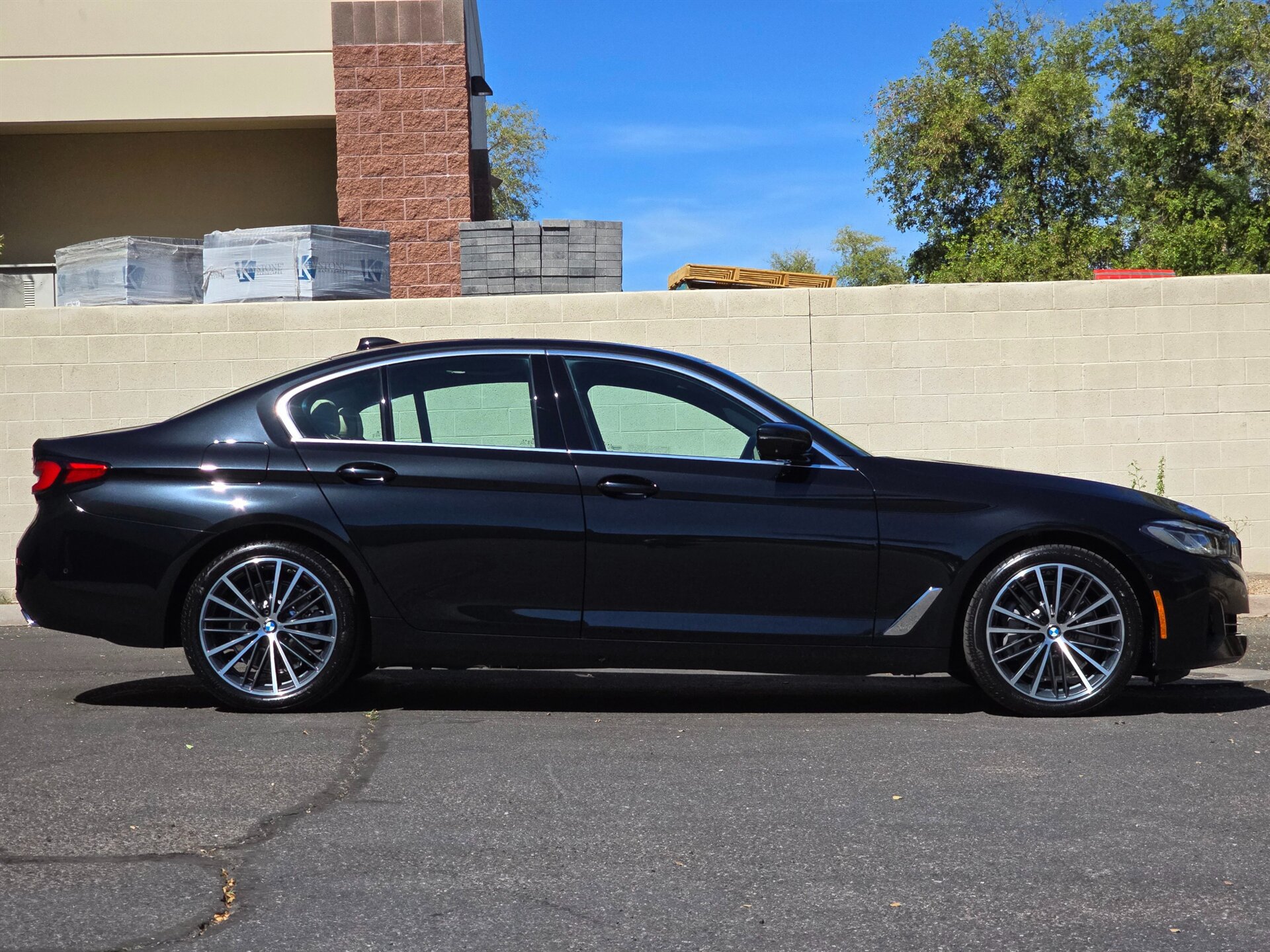 Used 2021 BMW 530e w/ Parking Assistance Package RWD image 11