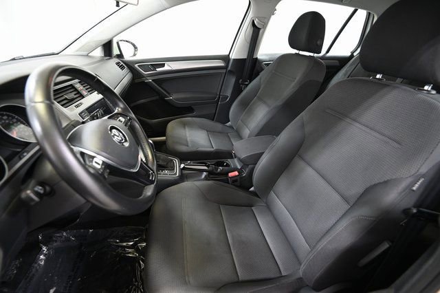 Used 2017 Volkswagen Golf S image 7