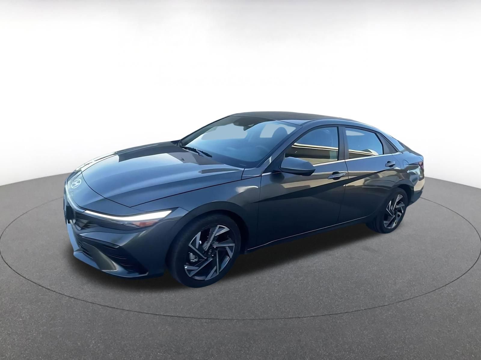 Used 2025 Hyundai Elantra SEL image 8