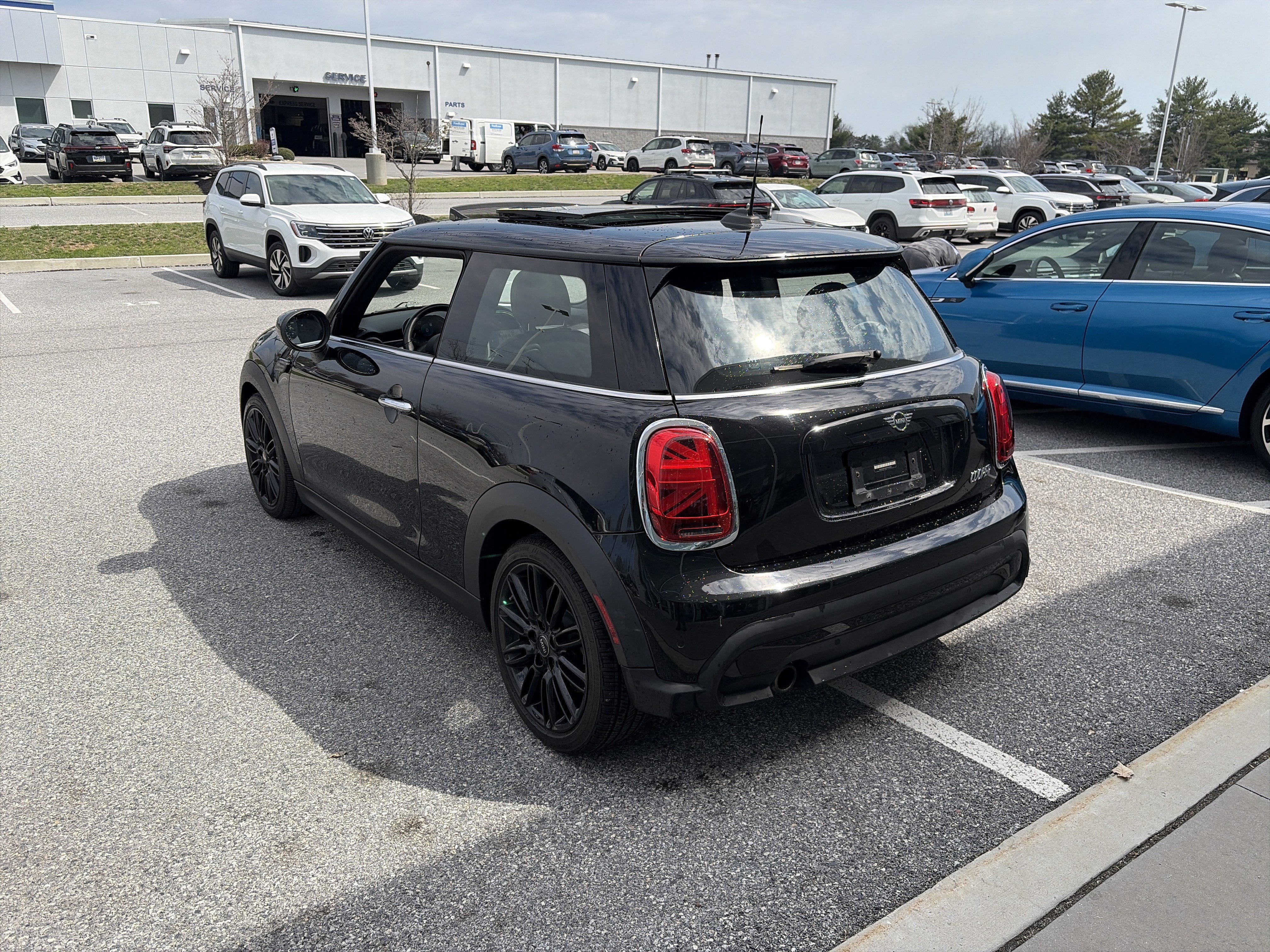 Used 2022 MINI Cooper 2-Door Hardtop image 6