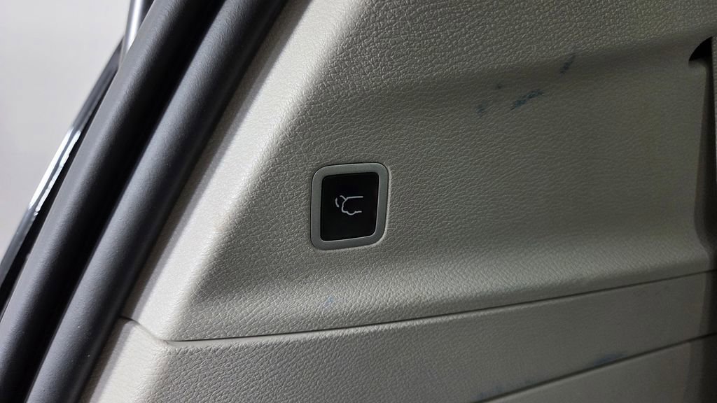 Used 2024 Chrysler Pacifica Touring-L FWD image 12